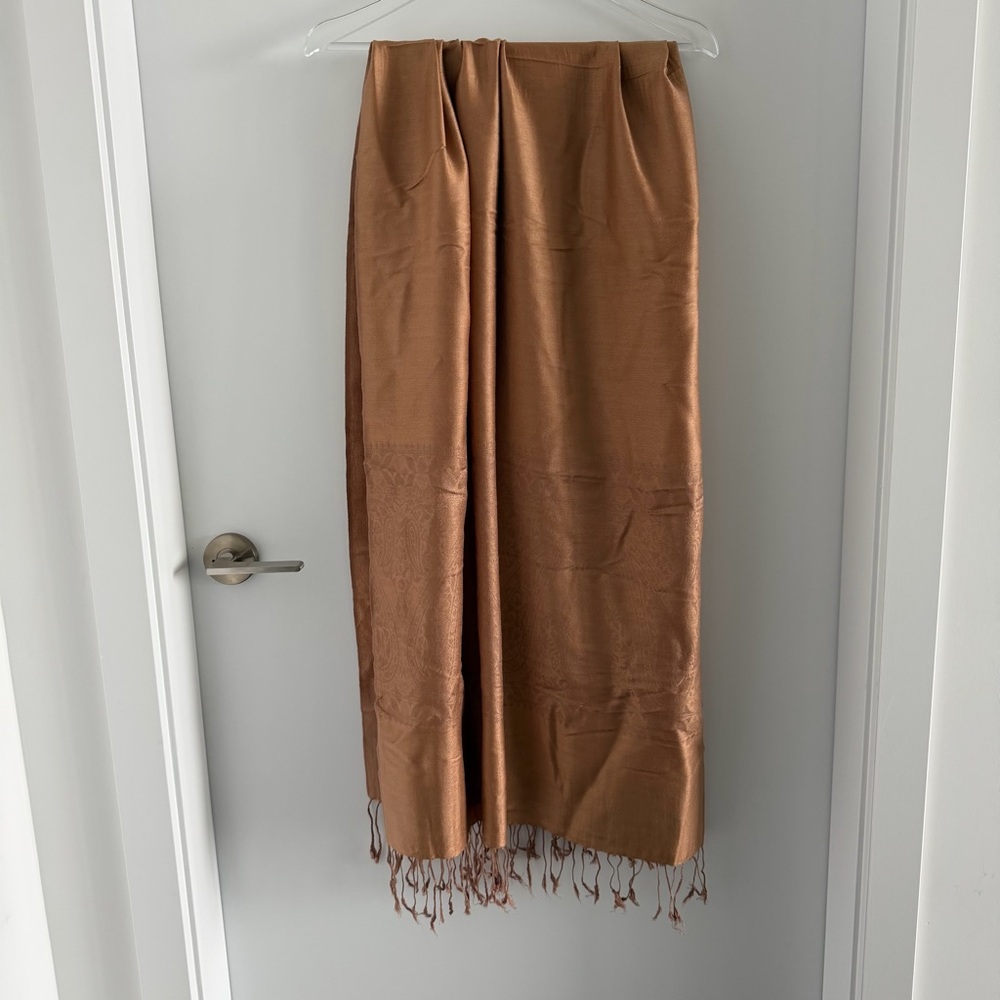 Elegant Brown Scarf with Fringe
